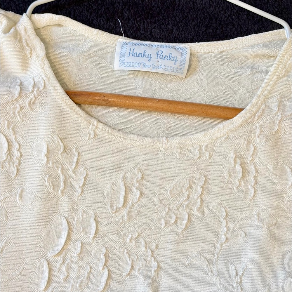 ✨ Vintage Hanky Panky Cream Textured Floral Top ✨ - Picture 2 of 8